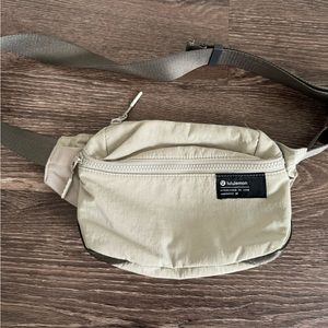 Lululemon Clean Lines Belt Bag